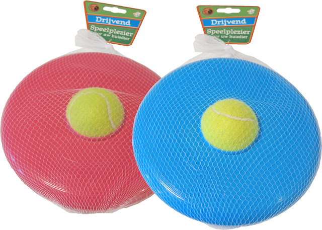 Frisbee met tennisbal drijjvend