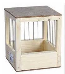 [020 4930] # NESTKASTJE HOUT MET TRALIES